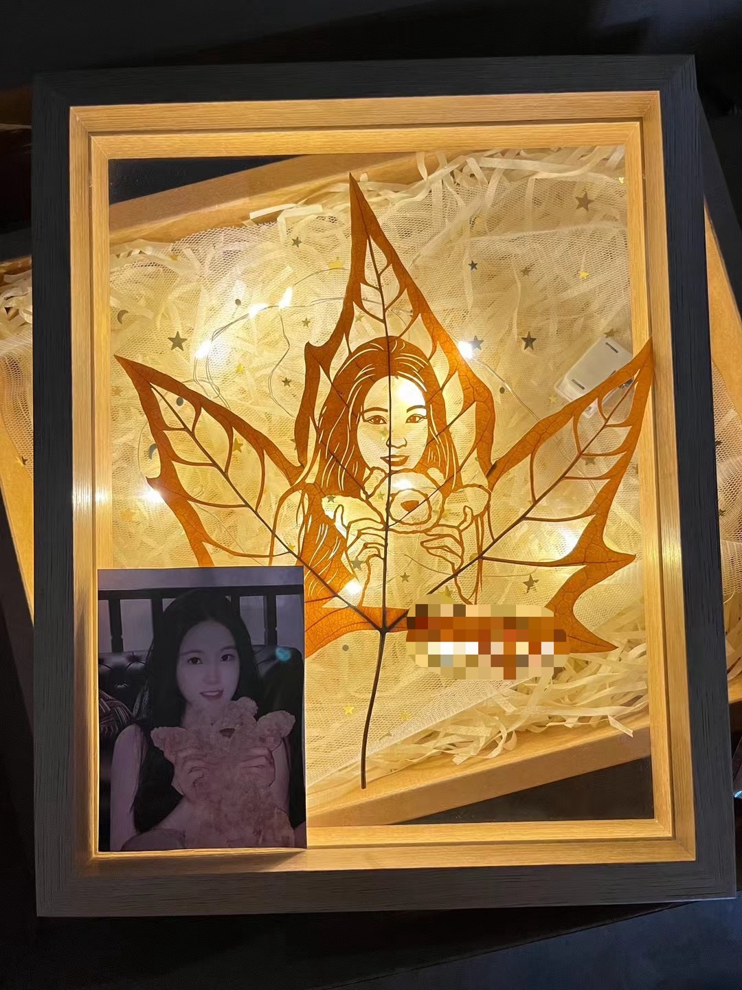 Portrait Leaf Carving Warm-Light Frame – Handcrafted Memory Art