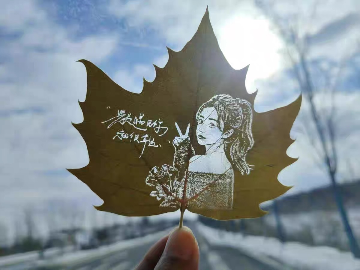 Personalized Portrait Leaf Carving – Elegant Woman Edition